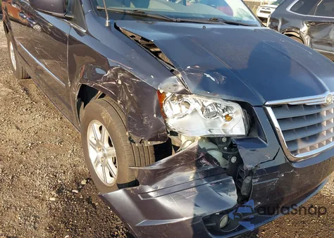 2009 Chrysler Town & Country Touring из США, поврежденный, VIN 2A8HR54199R643192